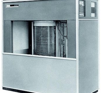 Pierwszy dysk twardy świata - IBM 350