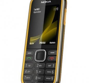Nokia 3720 Classic mierzy 15,3 mm grubości, zaś waży 94 gramy