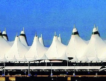 1995 - Lotnisko Denver - Załamuje się nowy, całkowicie zautomatyzowany system rozdzielania bagaży. Powód: za dużo skomplikowanych żądań przeciąża nowy software.