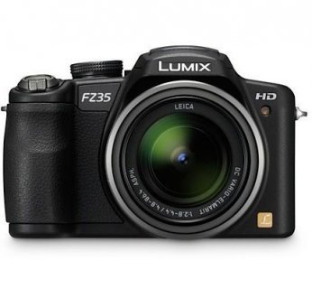 W odróżnieniu od poprzednika, Panasonic Lumix FZ35 dostępny będzie wyłącznie w kolorze czarnym