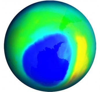 1978 - Nimbus 7 - Satelita zignorował dziurę ozonową nad Antarktydą. Powód: software analizujący traktował odbiegające od normy wartości jako błędy i korygował je.