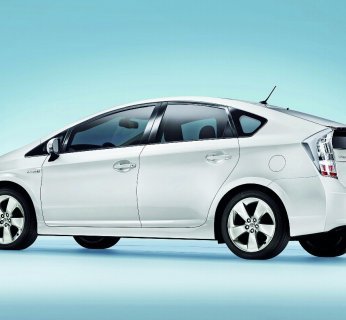 Nowa Toyota Prius uległa lekkiemu liftingowi, jednak bryła od czasu premiery prawie nie została zmieniona.