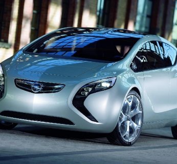 Opel Flextreme dzięki elektrycznej jednostce napędowej jest w stanie pokonać dystans 55 km, kontynuujemy jazdę, przełączając się na napęd spalinowy.