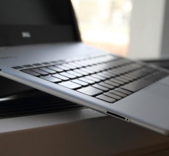 Cieniutki konkurent MacBooka Air. Który według was jest ładniejszy?