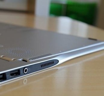 Cieniutki konkurent MacBooka Air. Który według was jest ładniejszy?