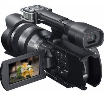 Kamera waży 1,3 kilograma (z obiektywem i akumulatorem), zaś mierzy 29,4 x 132 x 97 mm