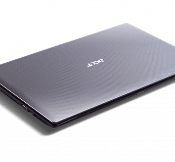 Notebook waży 3,3 kilograma, a mierzy 34 mm grubości