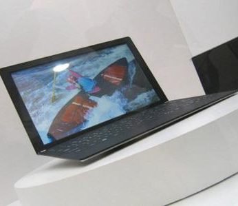Koncepcja netbooka z 7-calowym ekranem Super AMOLED