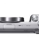 Cienki korpus Sony NEX-5N szczególnie dobrze prezentuje się bez obiektywu. W najgrubszym miejscu ma on tylko 38 mm. W porównaniu z poprzednikiem aparat odchudzono o 35 gramów. Nowy model waży tylko 270 gramów.