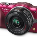 Oprócz białej i czarnej wersji, na rynku są też aparaty w intensywnie różowym kolorze.