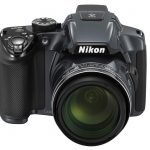 Nikonowi udała się trudna sztuka zmieszczenia obiektywu z 42-krotnym zoomem w obudowie aparatu kompaktowego.