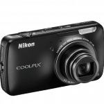 Nikon Coolpix S800c dostępny będzie w dwóch kolorach - białym i czarnym