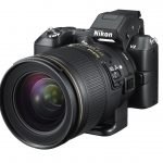 Nikon 1 V2: za pośrednictwem adaptera FT1 można do niego podłączać obiektywy od lustrzanek Nikona!