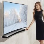 Samsung - największy zakrzywiony telewizor świata i wygięta listwa dźwiękowa.