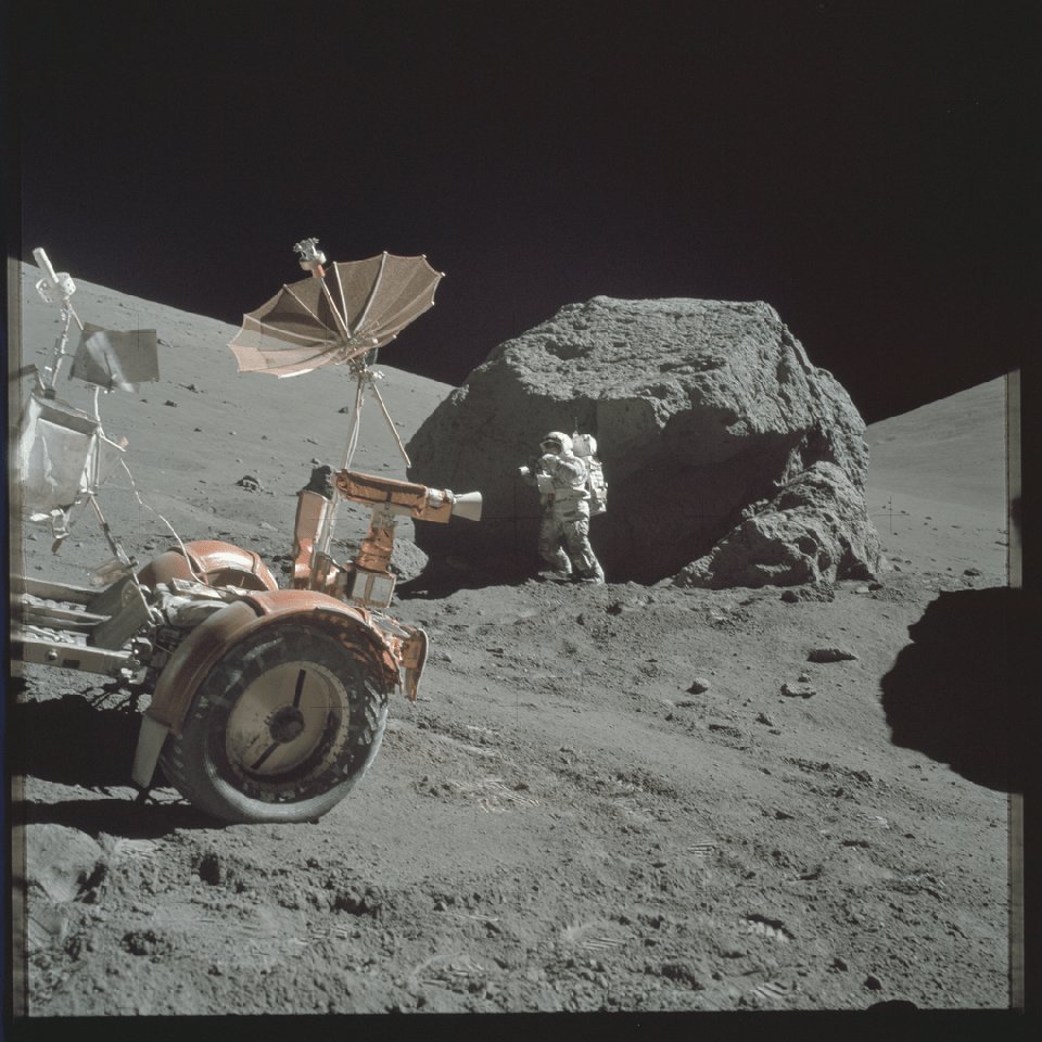 NASA ma dość teorii spiskowych, udostępnia tysiące zdjęć z misji Apollo