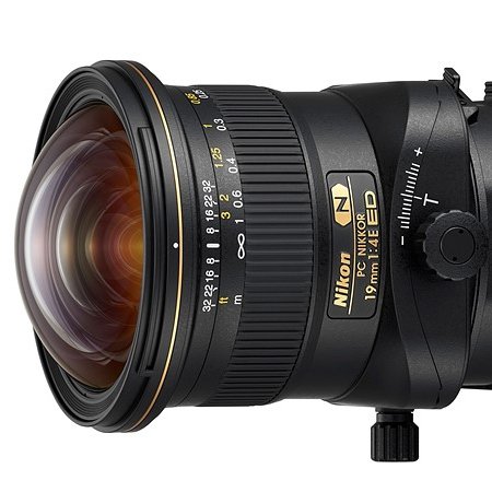Dwa nowe obiektywy Nikona: 19 mm i 70-200 mm