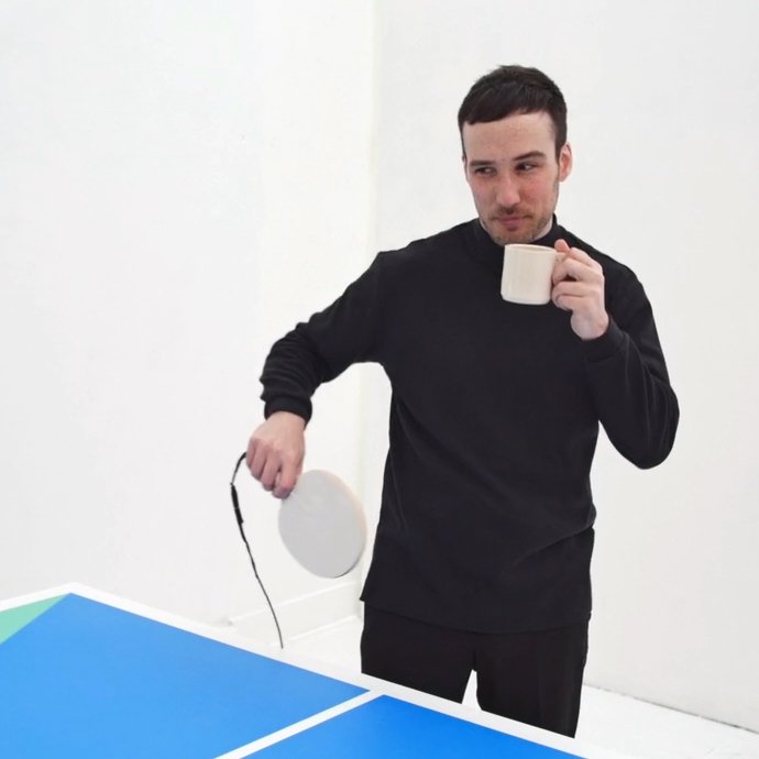 Stół do ping-ponga, który gra muzykę w rytm uderzeń