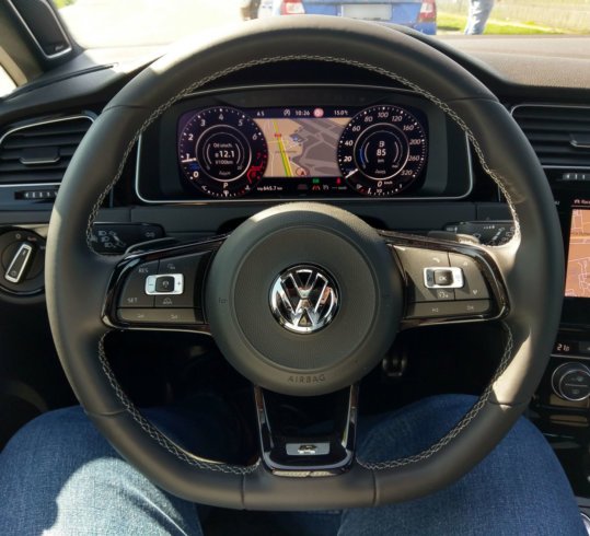 VW Golf R Variant - kokpit