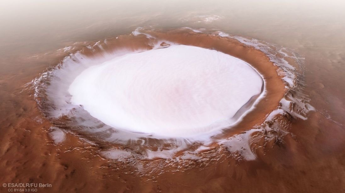 krater wypełniony lodem - Mars Express