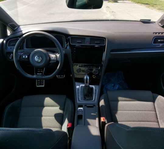VW Golf R Variant - kokpit i systemy elektroniczne