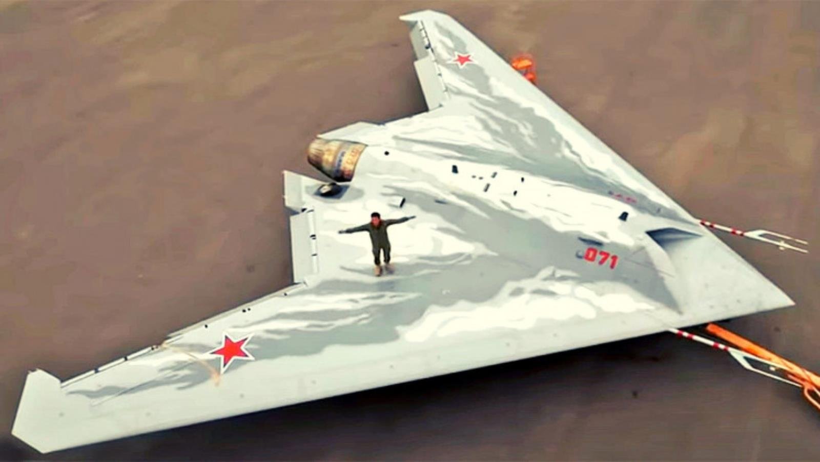 Bojowy dron Okhotnik Rosji