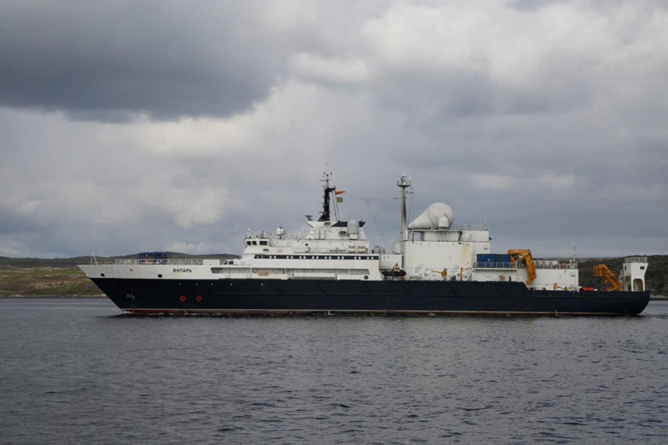 Rosyjski Jantar, badawczey statek Rosjan, Jantar
