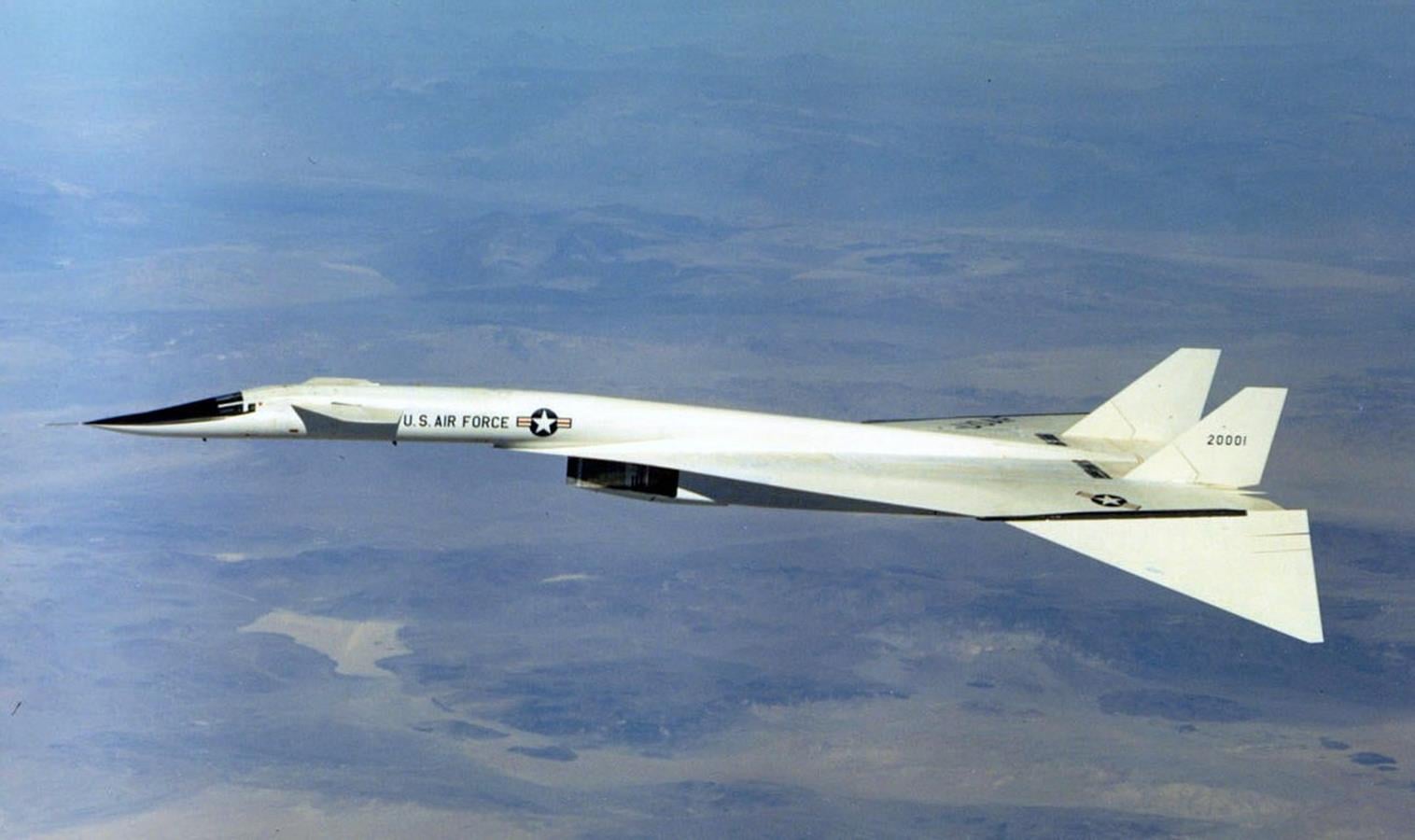 Inżynieryjny majstersztyk, niedoszły amerykański bombowiec strategiczny XB-70 Valkyrie, XB-70 Valkyrie