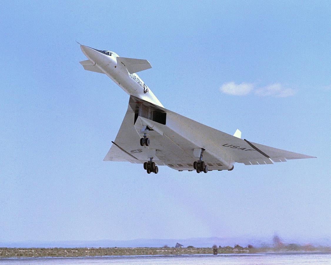 Inżynieryjny majstersztyk, niedoszły amerykański bombowiec strategiczny XB-70 Valkyrie, XB-70 Valkyrie