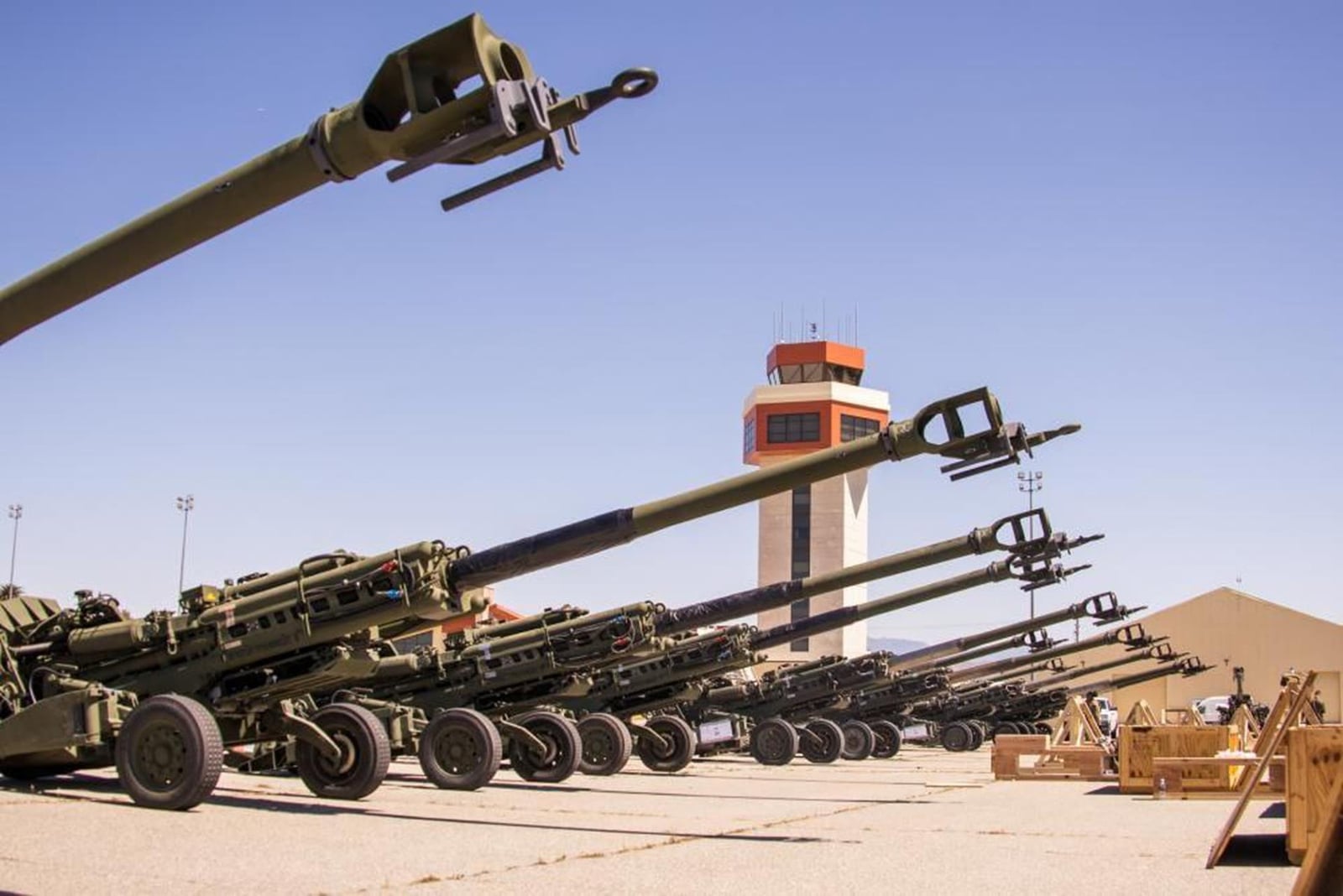 Ultralekkie haubice M777 trafiły na Ukrainę, haubice M777