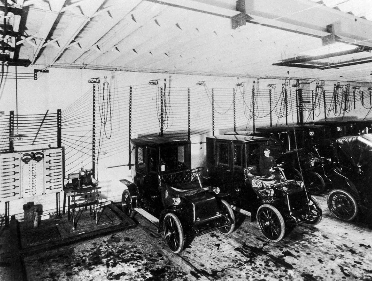 BEV na stacji ładowania, 1909