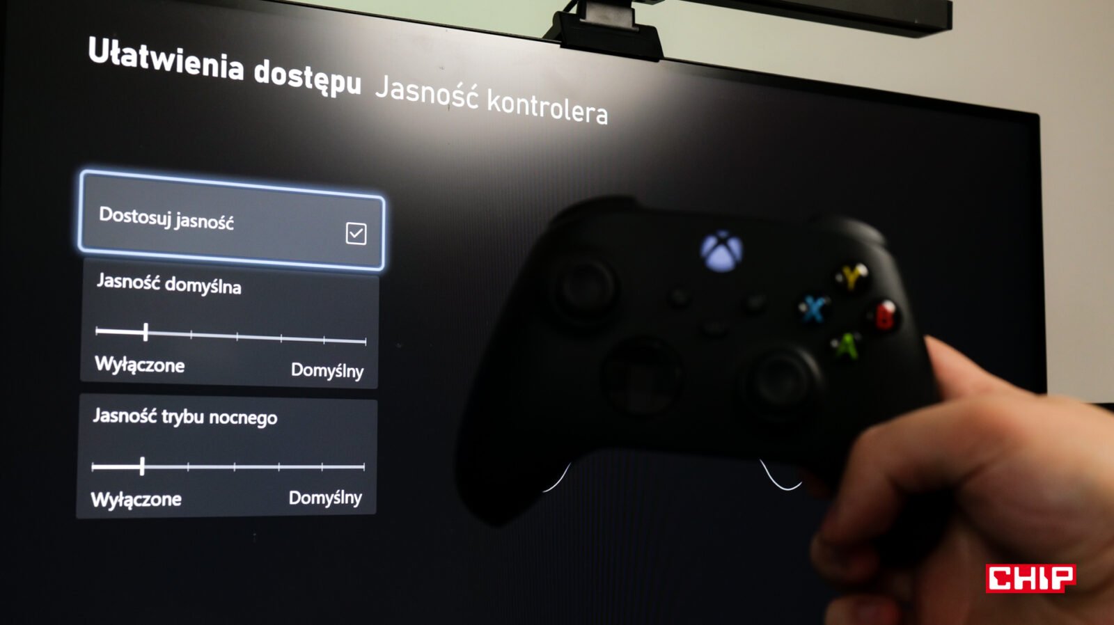 Ustawienia zmiany jasności ekranu w konsoli Xbox