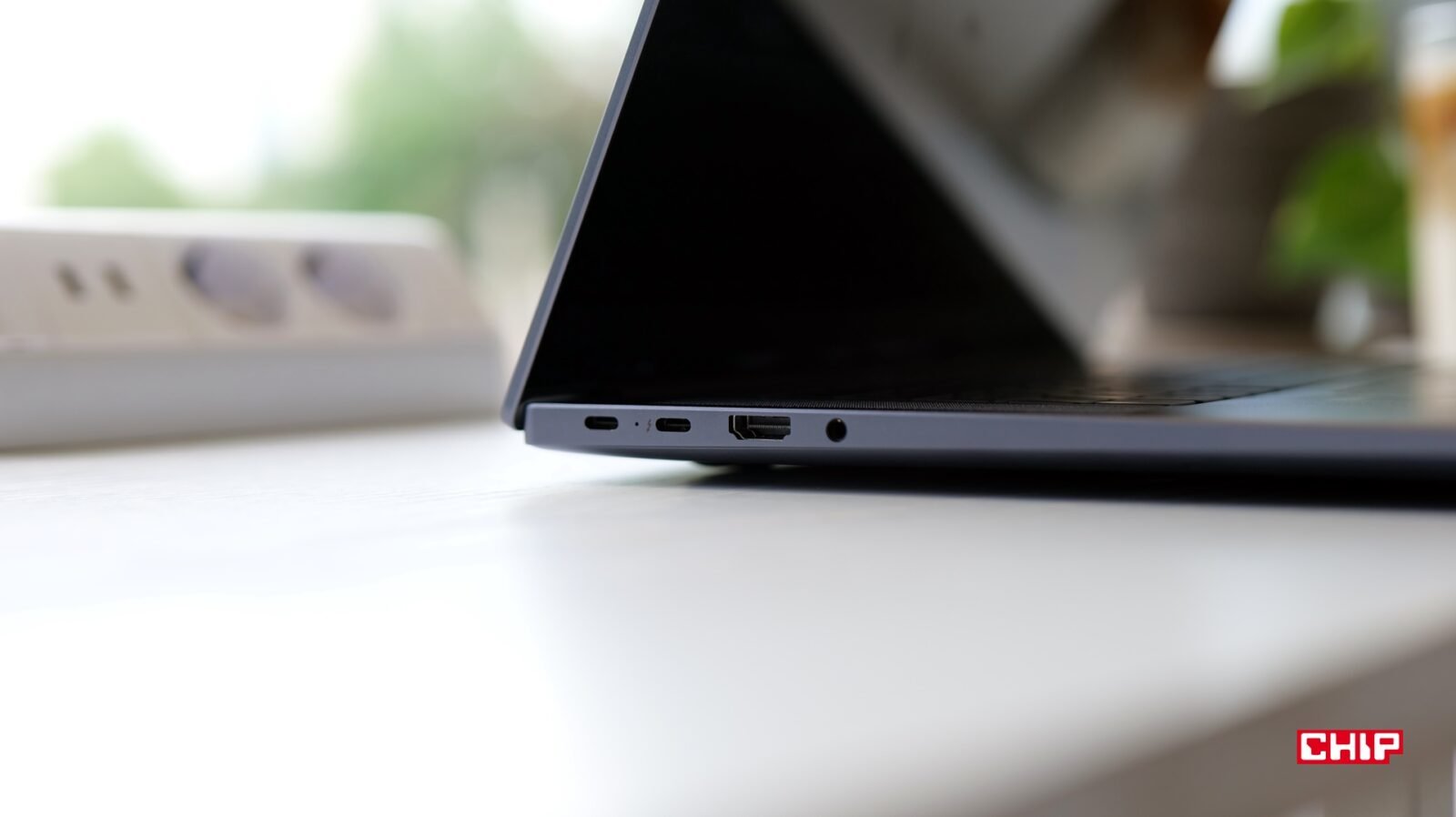 Porty po lewej stronie Huawei MateBook 16s