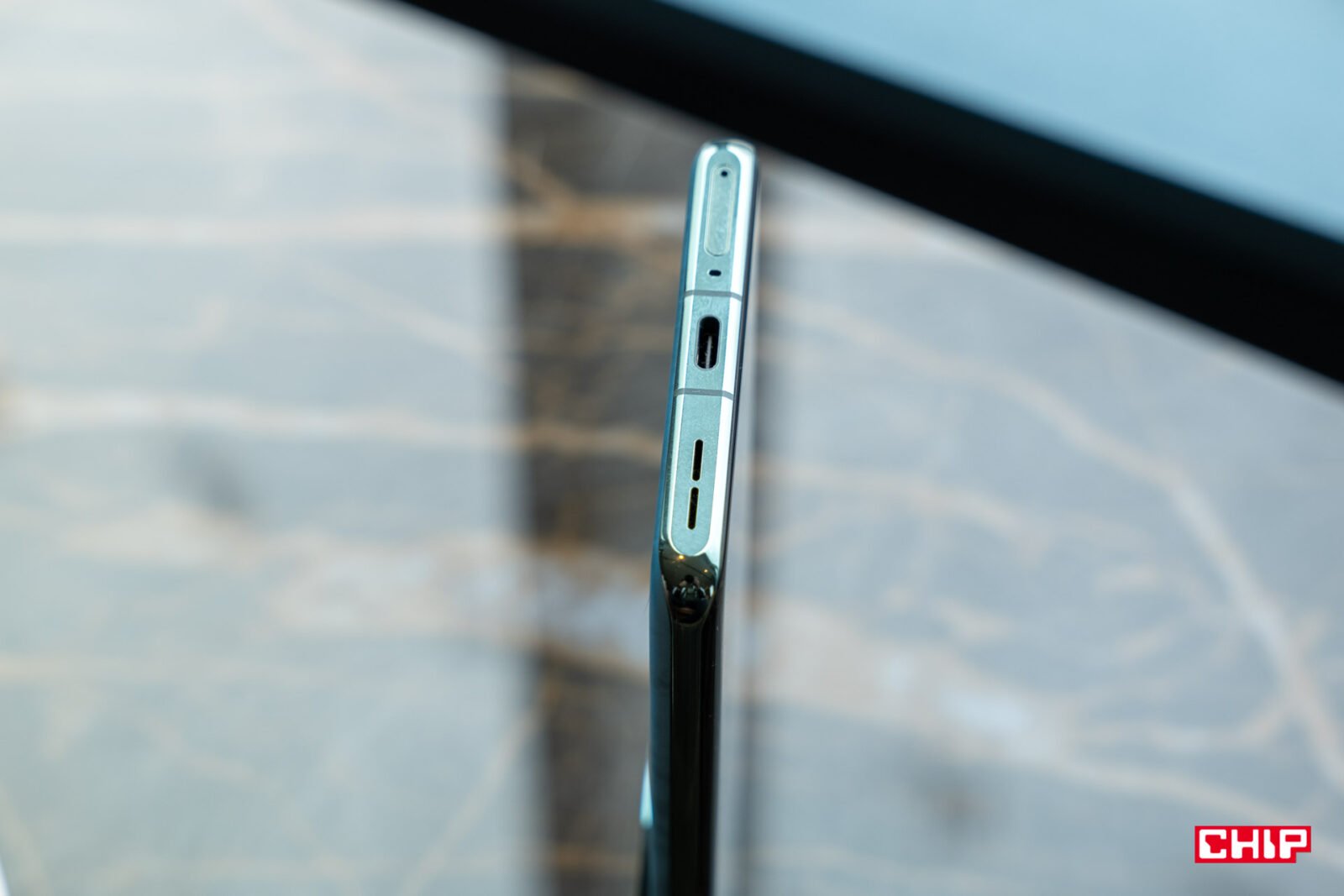 OnePlus 12 - dolna ramka