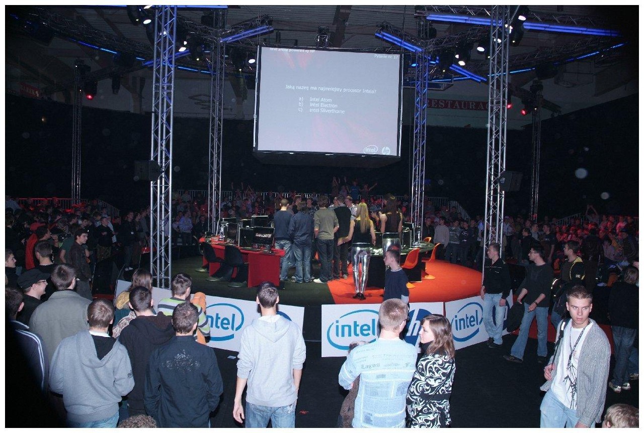 Podczas dwóch dni targowych tysiące fanów gier komputerowych odwiedziło multimedialną Intel Arena