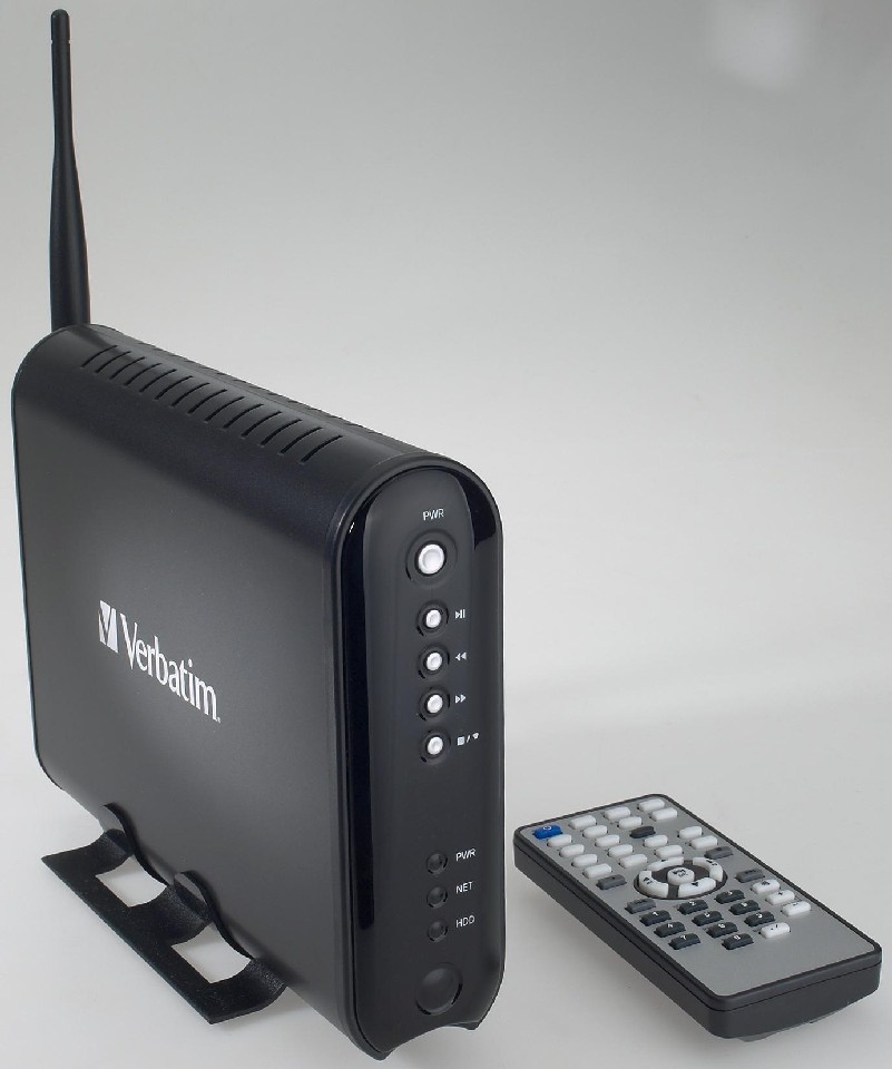 Przystawka media center. Urządzenia takie jak Verbatim Media Station Pro (700 zł) odbierają sygnał wideo przez sieć LAN lub WLAN i przesyłają do projektora przez port HDMI.