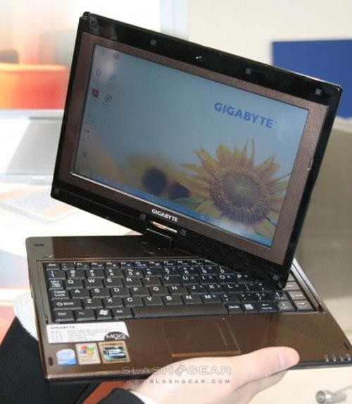 Nowe tablety PC w zależności od modelu ważą od 1,3 do 1,5 kilograma