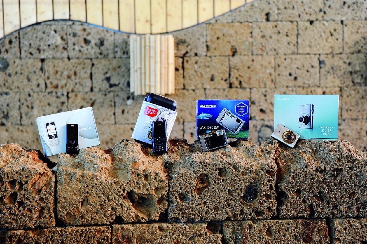 Wszystkie etapy poniższego testu przeprowadzone zostały z użyciem typowych, sklepowych wersji sprzętu. Uszkodzenia jakim uległy, nie są objęte gwarancją producentów.