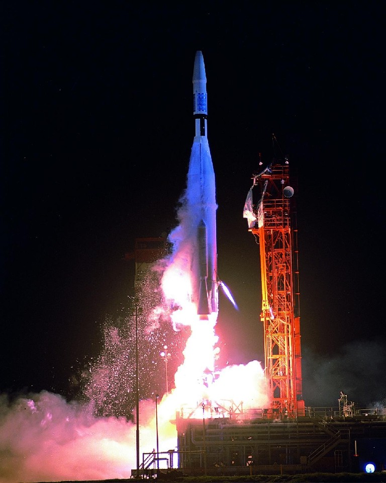 1962 - Mariner 1 - Zaraz po starcie rakieta zbacza z kursu i zostaje zniszczona. Powód: programista pominął w kodzie znak górnego podkreślenia (