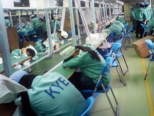 Pracownicy w fabryce KYE traktowani jak więźniowie