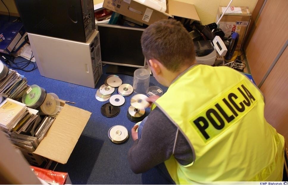 Policja aresztowała dwóch Torunian, którzy handlowali nielegalnym oprogramowaniem