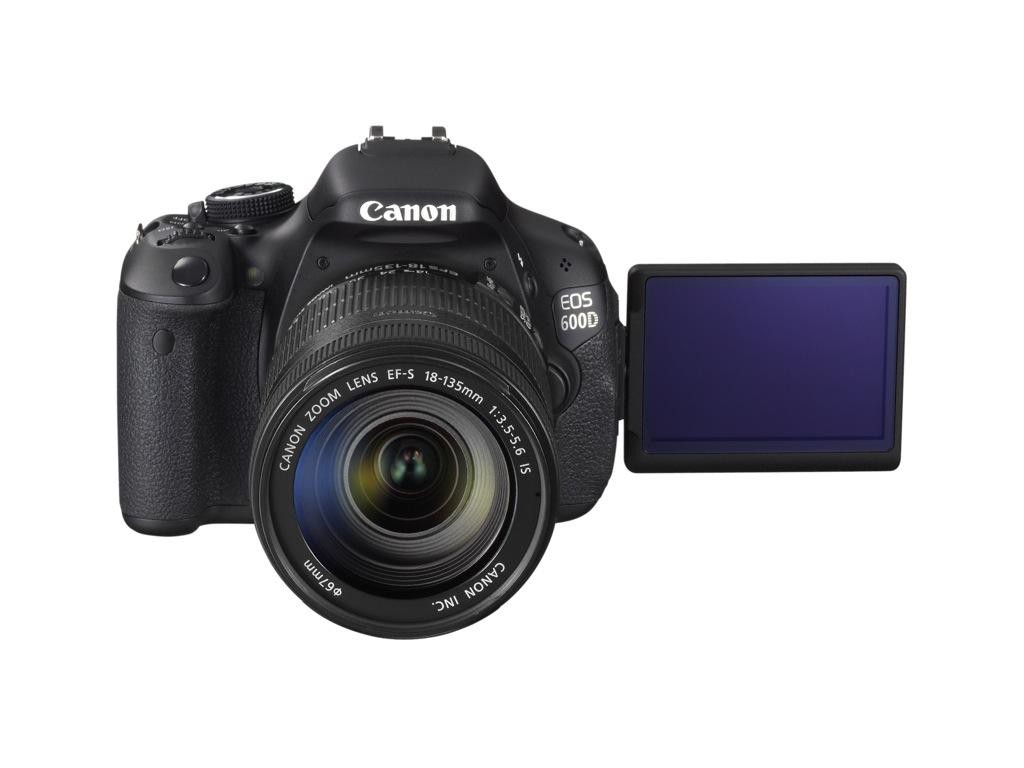Canon EOS 600D mierzy 133 x 99.5 x 78 mm, zaś wazy 570 gramów