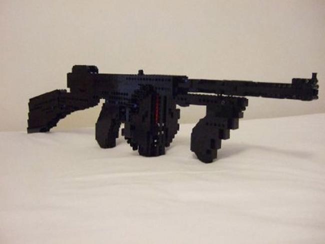 Lubię poniedziałki: Tak się strzela z LEGO. Dosłownie.