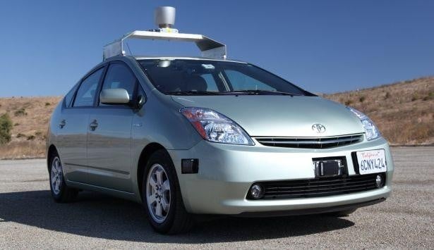 Google patentuje samochód, który rzeczywiście jeździ sam