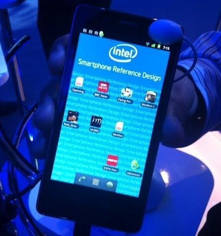 Intel pokazał referencyjną konstrukcję smartfona z procesorem Atom