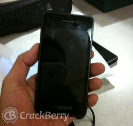 Pierwszy telefon z BlackBerry 10 uchwycony na zdjęciach