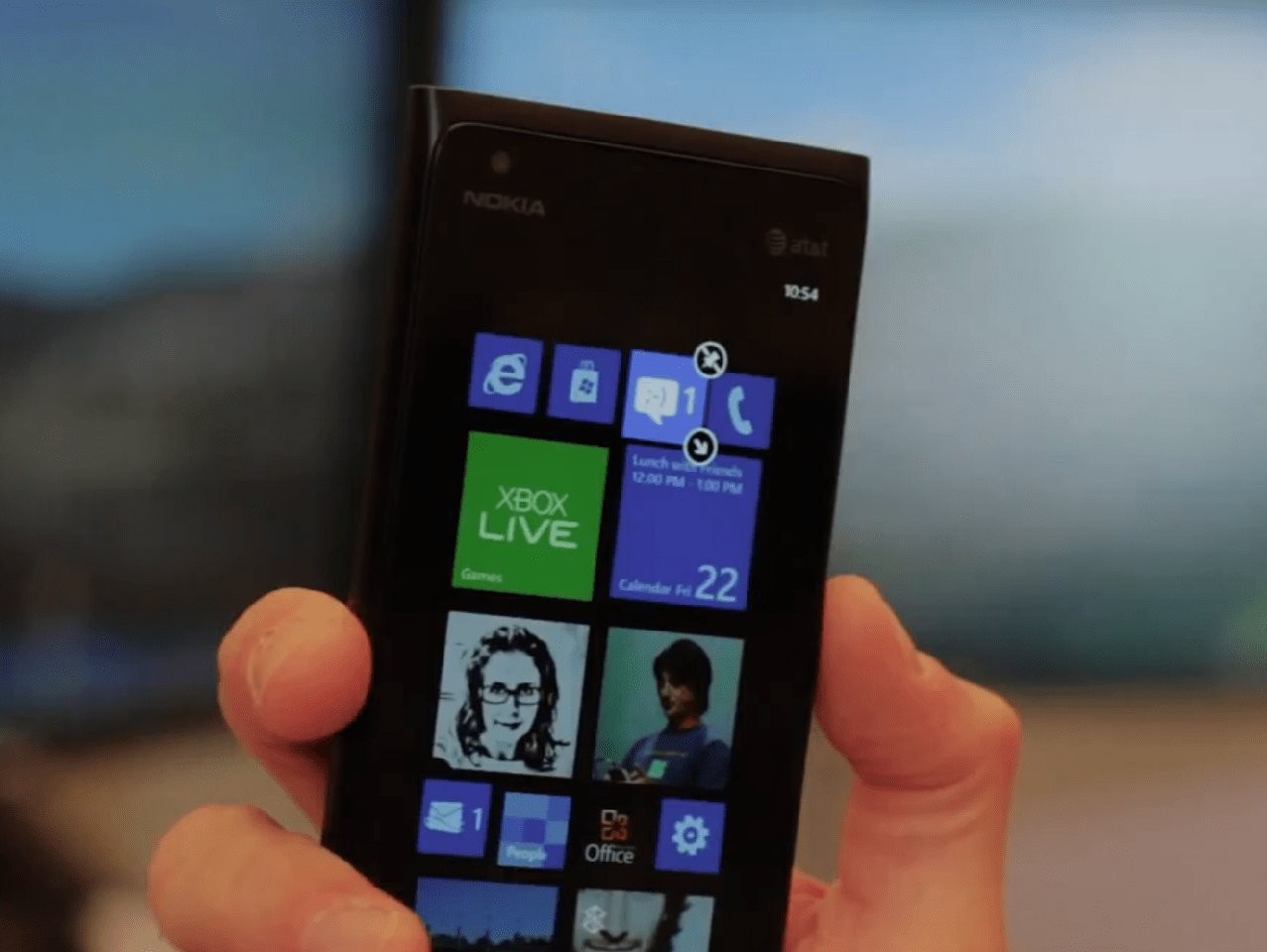 Microsoft pokazuje Lumię 900 działającą pod kontrolą Windows Phone 7.8