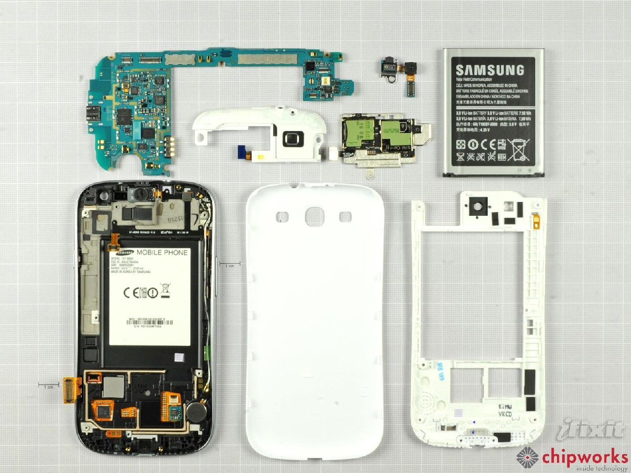 Galaxy S III rozłożony na części, ma ten sam aparat co iPhone 4S