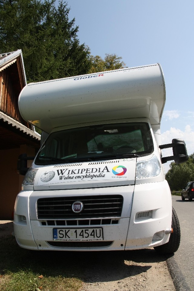 Kamper, którym wikipedyści podróżowali po Podkarpaciu w czasie Wikiekspedycji 2011 (źródło: Yarl)