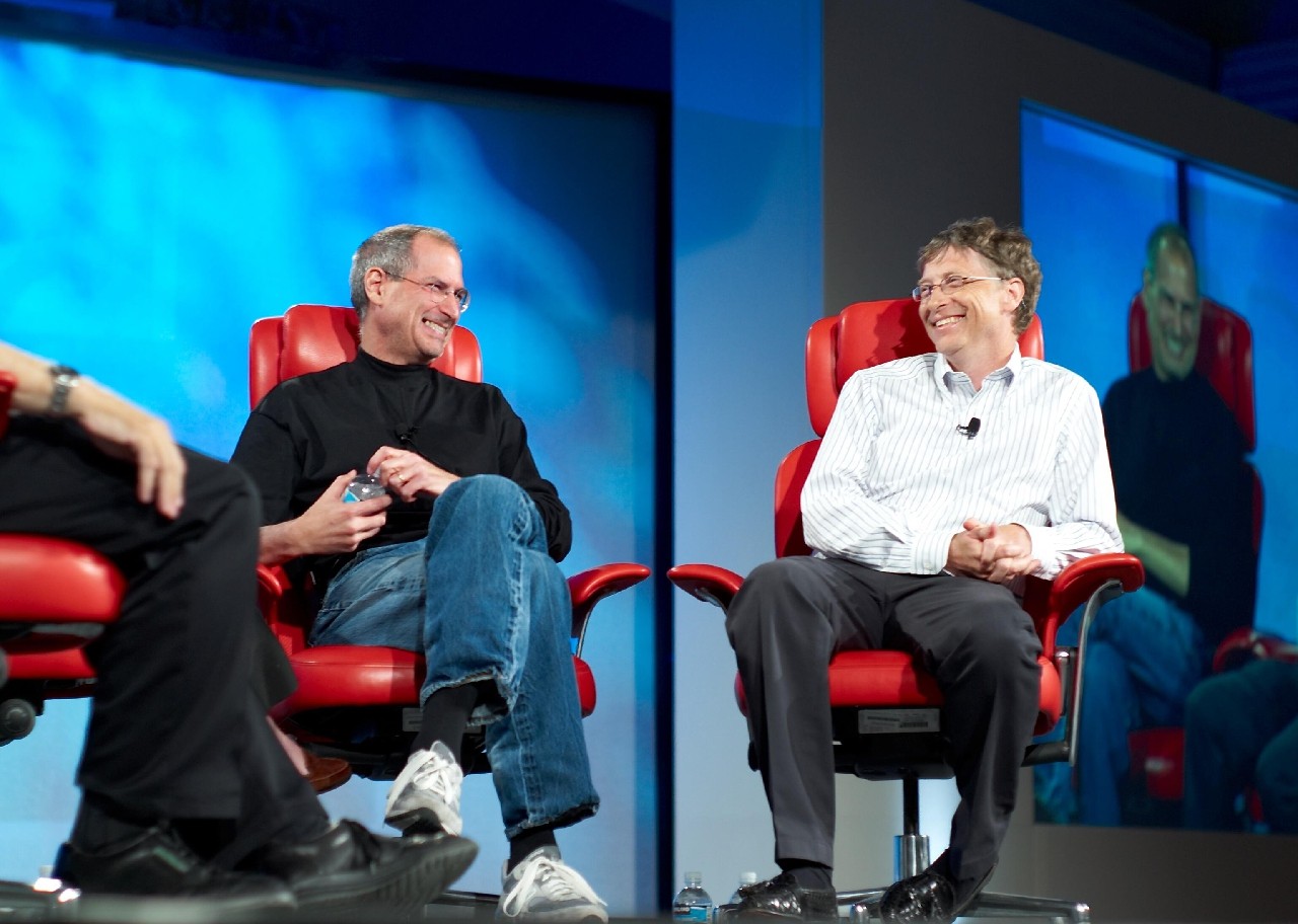 Steve Jobs (współzałożyciel Apple) i Bill Gates (współzałożyciel Microsoftu)
