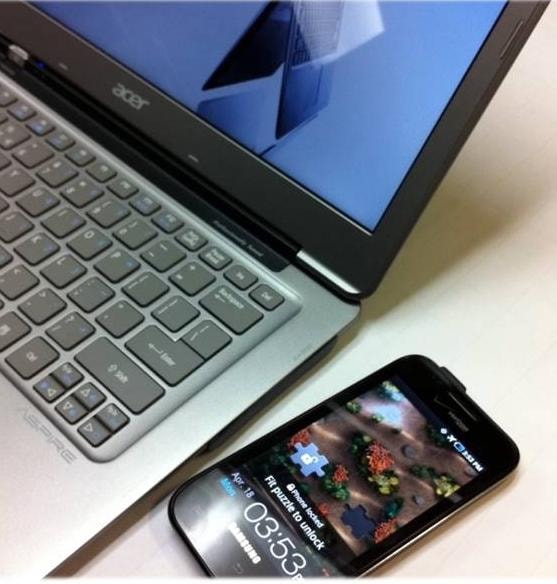 Bezprzewodowe ładowanie smartfona dzięki technologii Intela